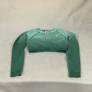 EUC Woman’s long sleeve Gymshark cropped workout shirt